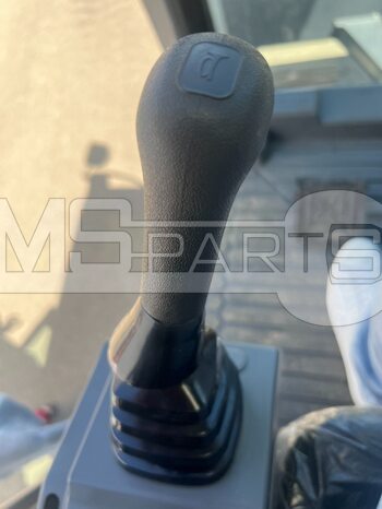 Фото: Гусеничный экскаватор XCMG XE180DN