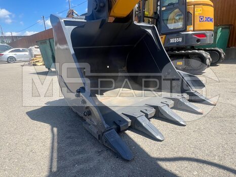 Фото: Гусеничный экскаватор XCMG XE180DN