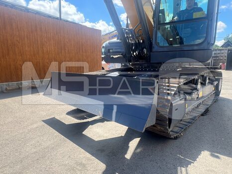 Фото: Гусеничный экскаватор XCMG XE180DN