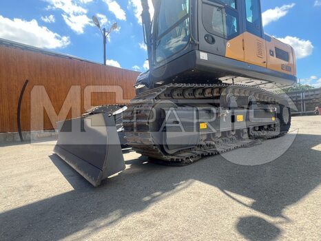 Фото: Гусеничный экскаватор XCMG XE180DN