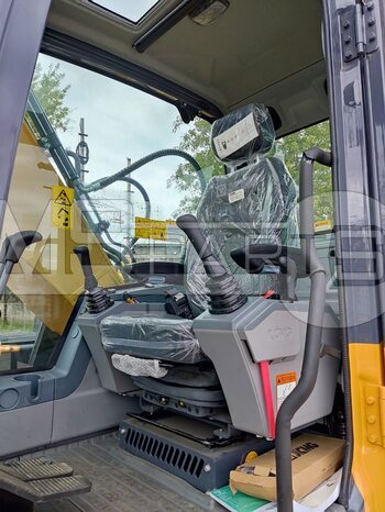 Фото: Гусеничный экскаватор XCMG XE180DN