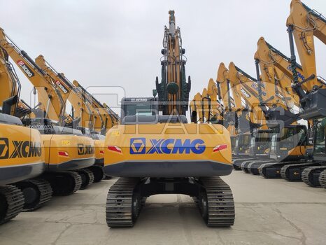 Фото: Гусеничный экскаватор XCMG XE180DN
