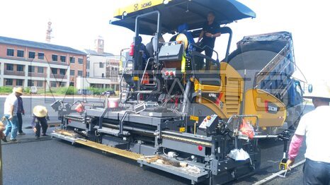 Фото: Асфальтоукладчик XCMG RP803