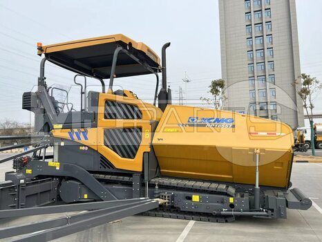 Фото: Асфальтоукладчик XCMG RP1855T