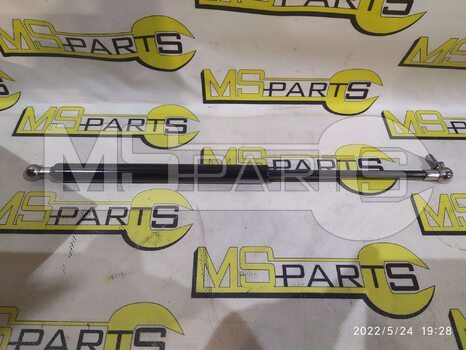 Фото: Амортизатор двери 7142371 аналог
