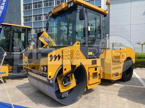 Фото: Каток дорожный XCMG XD83VT