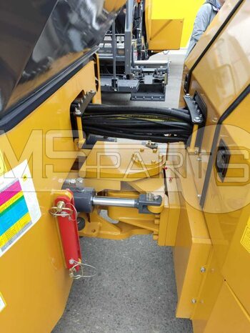 Фото: Каток дорожный XCMG XD83VT