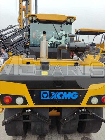 Фото: Каток дорожный XCMG XD83VT