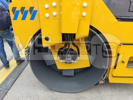 Фото: Каток дорожный XCMG XD83VT