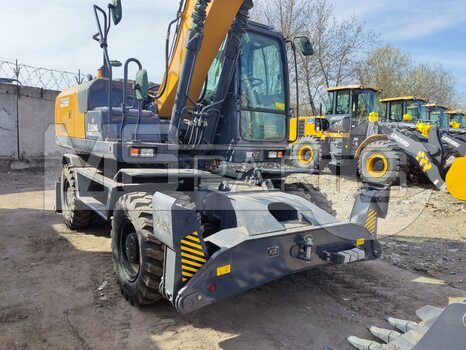 Фото: Колесный экскаватор XCMG XE180WD