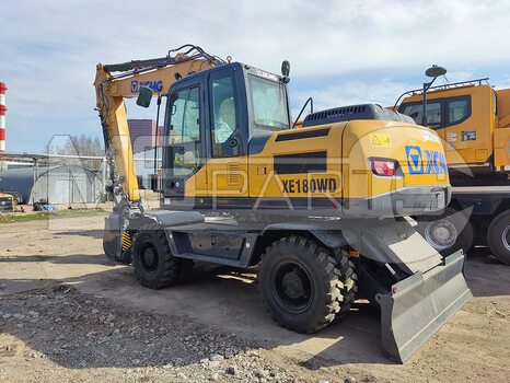 Фото: Колесный экскаватор XCMG XE180WD