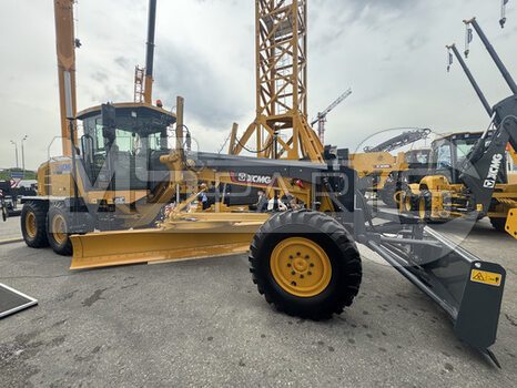 Фото: Автогрейдер XCMG GR2205AТ