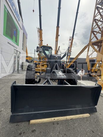 Фото: Автогрейдер XCMG GR2205AТ