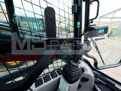 Фото: Мини-погрузчик Мини-погрузчик XCMG SR740RU