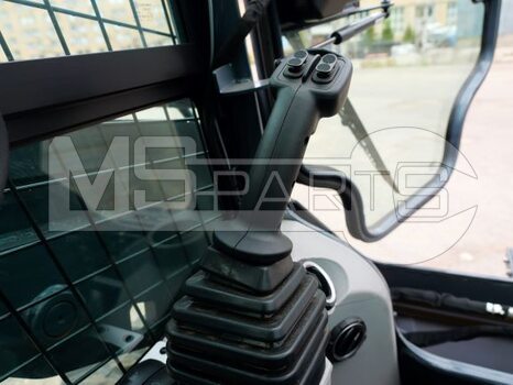 Фото: Мини-погрузчик Мини-погрузчик XCMG SR760RU
