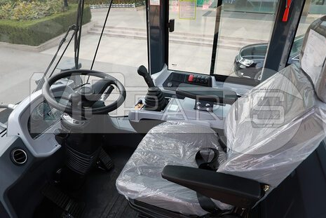 Фото: Крупногабаритный фронтальный погрузчик Фронтальный погрузчик XCMG XC938