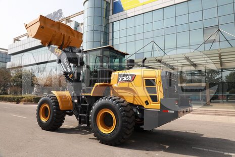 Фото: Крупногабаритный фронтальный погрузчик Фронтальный погрузчик XCMG XC958
