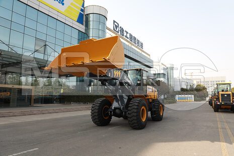 Фото: Крупногабаритный фронтальный погрузчик Фронтальный погрузчик XCMG XC968