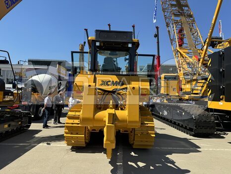 Фото: Бульдозер XCMG D260