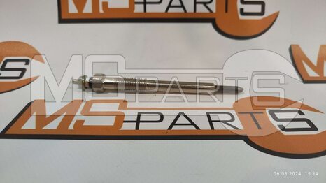 Фото: Свеча накаливания 129008-77800 аналог Y546J