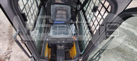 Фото: Мини-погрузчик Мини-погрузчик XCMG SR710RU