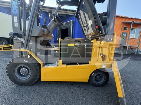 Фото: Вилочный погрузчик XCMG XCB15 (L5-C)
