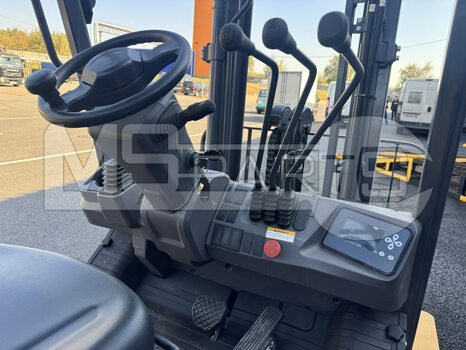Фото: Вилочный погрузчик XCMG XCB30 (L5-C)