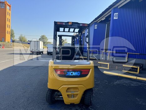 Фото: Вилочный погрузчик XCMG XCB30 (L5-C)