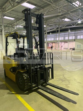 Фото: Вилочный погрузчик XCMG XCB30 (L5-C)