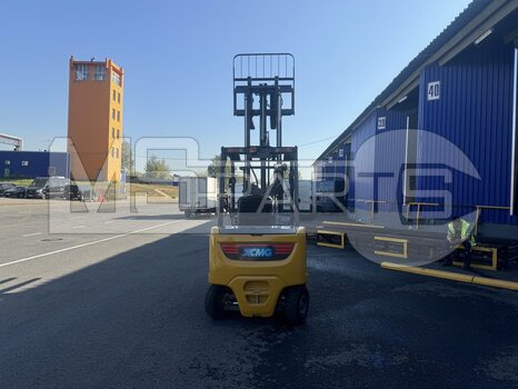 Фото: Вилочный погрузчик XCMG XCB30 (L5-C)
