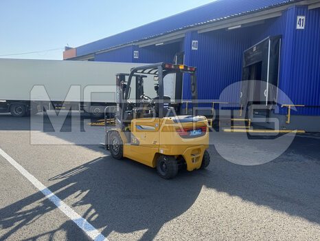 Фото: Вилочный погрузчик XCMG XCB35 (L5-C)