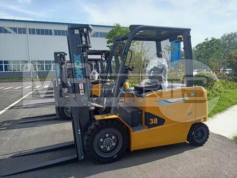 Фото: Вилочный погрузчик XCMG XCB38 (L5-C)