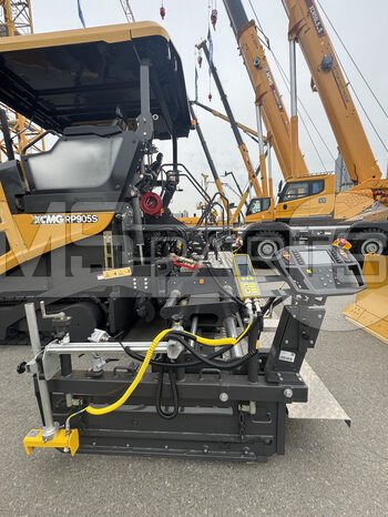Фото: Асфальтоукладчик XCMG RP905S