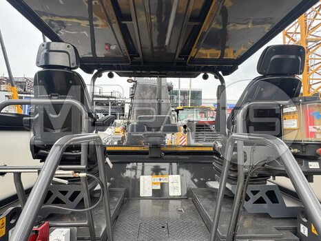 Фото: Асфальтоукладчик XCMG RP905S