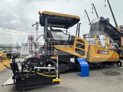Фото: Асфальтоукладчик XCMG RP905S