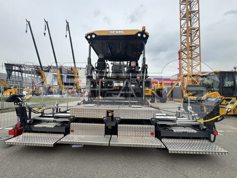 Фото: Асфальтоукладчик XCMG RP905S