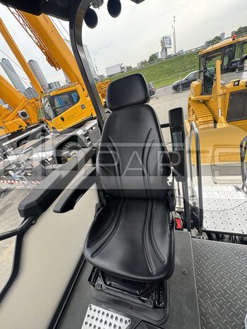 Фото: Асфальтоукладчик XCMG RP905S