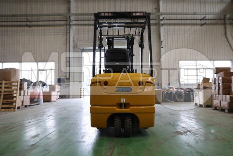 Фото: Вилочный погрузчик XCMG XCB-TW20