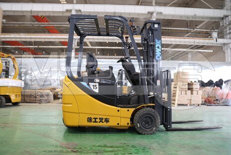Фото: Вилочный погрузчик XCMG XCB-TW20
