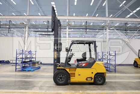 Фото: Вилочный погрузчик XCMG XVB50 (QL8-G)