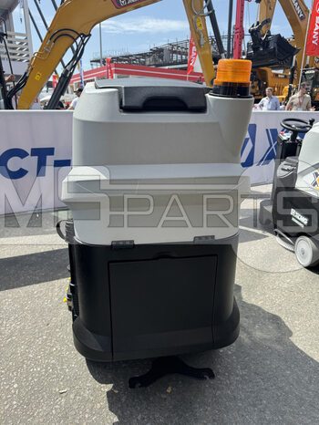 Фото: Поломоечная машина с сиденьем оператора XCMG XGH130XB