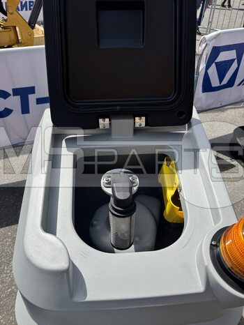 Фото: Поломоечная машина с сиденьем оператора XCMG XGH130XB