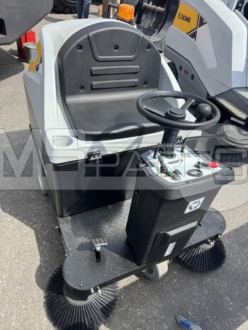 Фото: Подметальная машина с сиденьем оператора XGH1300X
