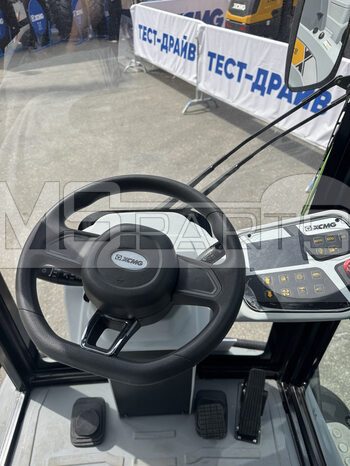 Фото: Подметально-уборочная машина с кабиной оператора XGH1900XASAC