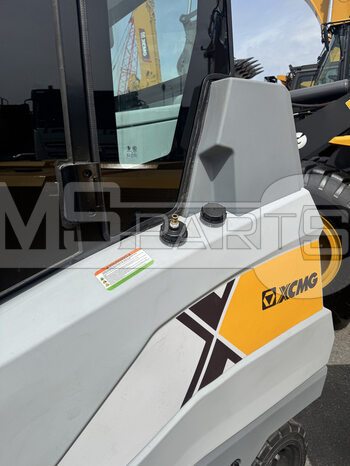 Фото: Подметально-уборочная машина с кабиной оператора XGH1900XASAC