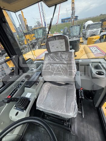 Фото: Фронтальный погрузчик XCMG XC953