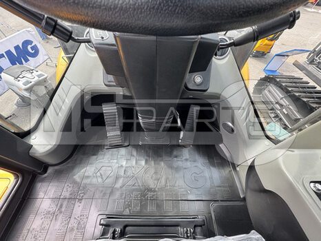 Фото: Фронтальный погрузчик XCMG XC953