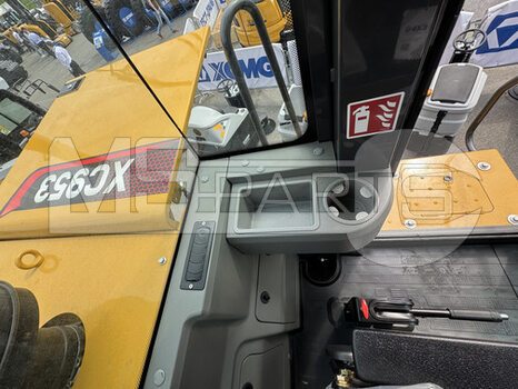 Фото: Фронтальный погрузчик XCMG XC953