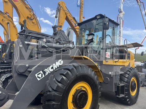 Фото: Фронтальный погрузчик XCMG XC953