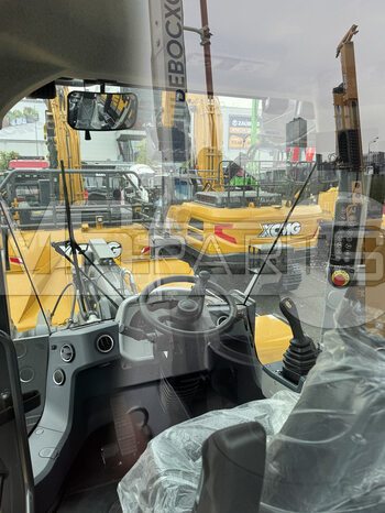 Фото: Крупногабаритный фронтальный погрузчик Фронтальный погрузчик XCMG XC998
